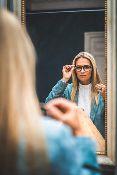 Caroline Hart, photo 1