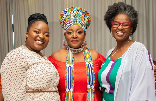 Lindiwe Cook, photo 1