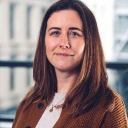 Amy Mackens, photo 1