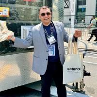 Maulik Pandya Turning Restaurants Happy, photo 2