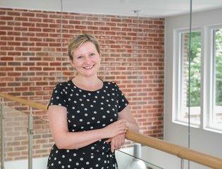 Aneta Saunders, photo 1