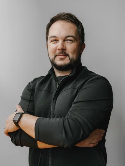 Taylor Jones, photo 2