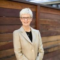 Lesley Hitchens, photo 2