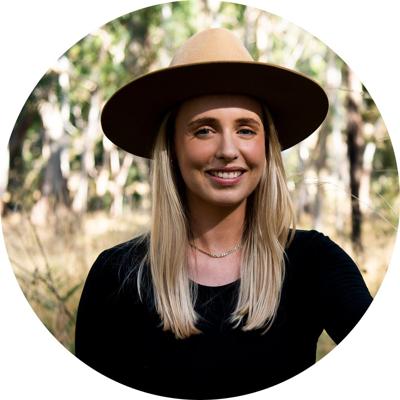 Sasha Dobson, photo 1