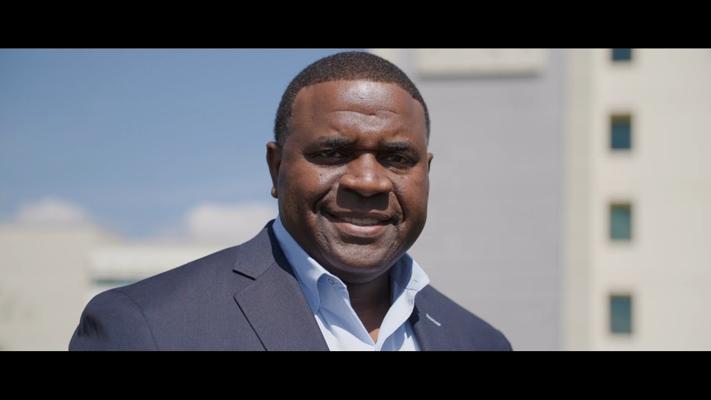 Michael James, photo 1