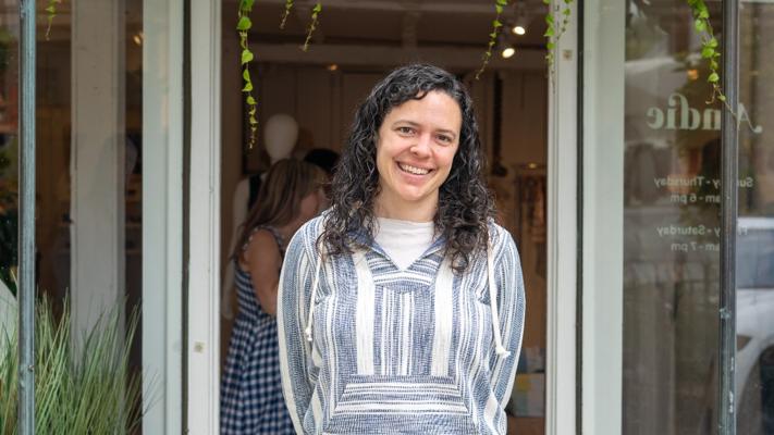 Melanie Travis, photo 1