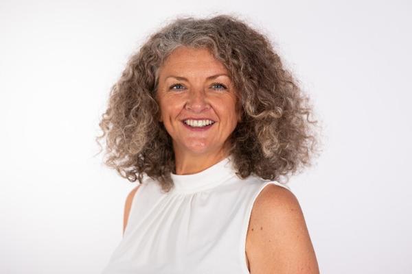 Claire McFarlane, photo 1