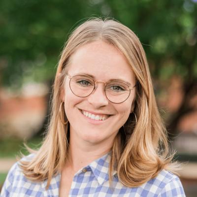 Lindsey King, photo 1