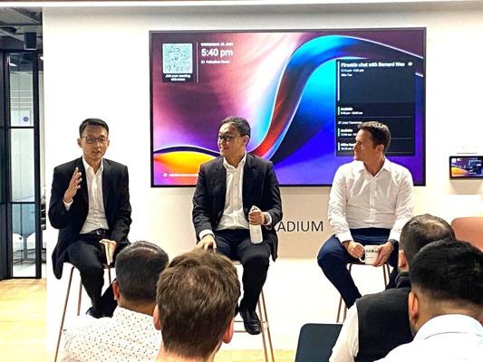 Bernard Wee, photo 2