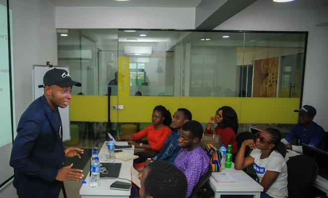 Victor Bella, photo 2