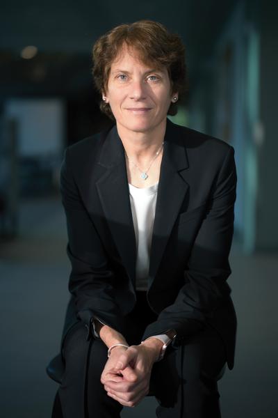 Carolyn Maxim, photo 1