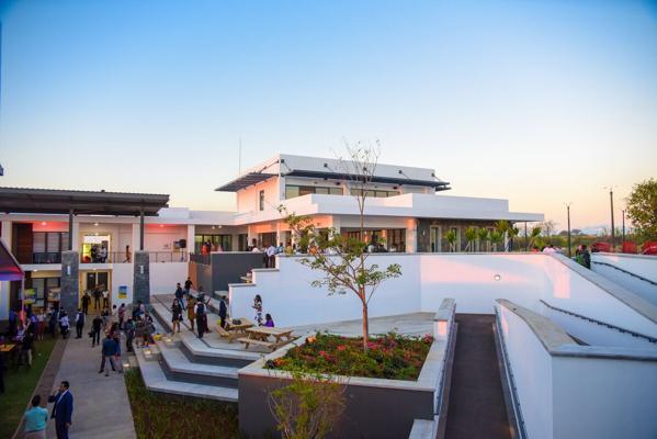 Vicky Sumbhoolaul, photo 1