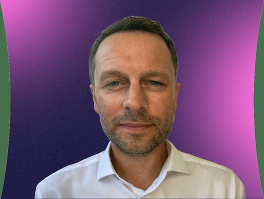 Jonathan Staples, photo 1