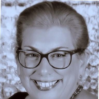 Linda Lazaro Reynolds