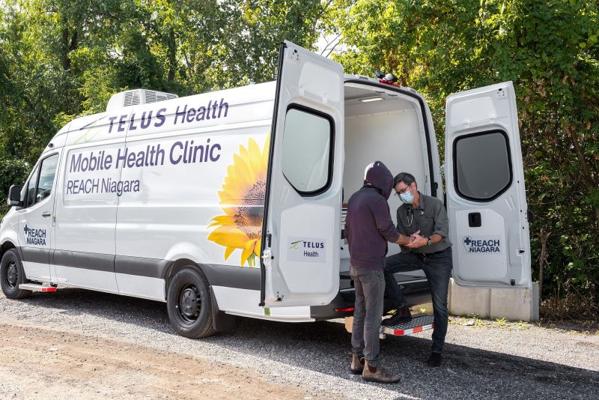 Charles Lewis, photo 2