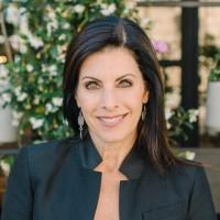 Julie Mollo, photo 1