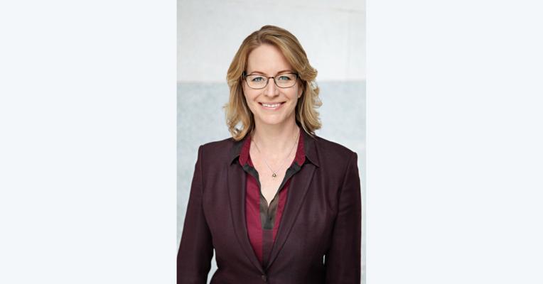 Amber Fales, photo 1