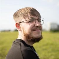 Joshua Hinves, photo 1