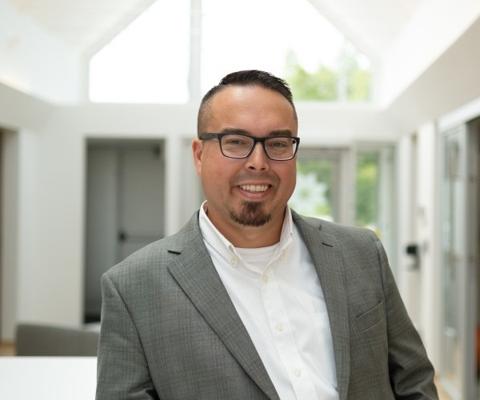 Robert Hughes, photo 1