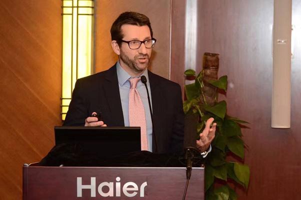 Des Dearlove, photo 1