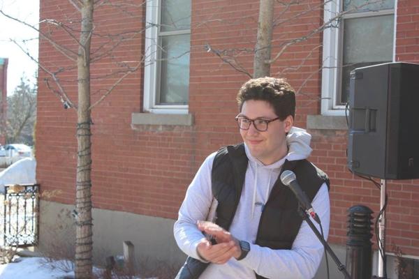 Jake Karpouzis, photo 1