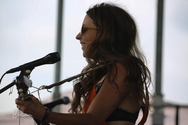 Julie Knowles, photo 1