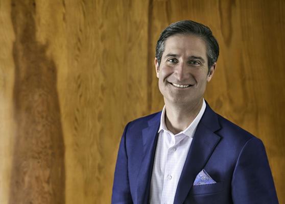 Brian Niccol, photo 2