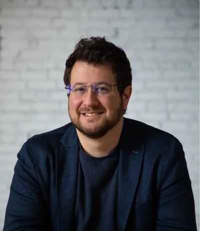 Matt Karakilic, photo 1