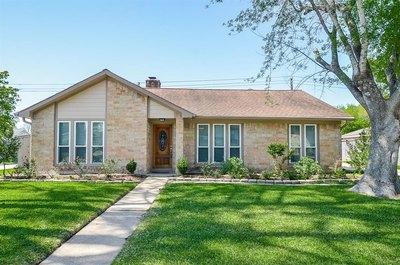 Tara Harrison, photo 1