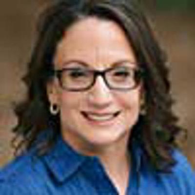 Stefanie Watts, photo 1