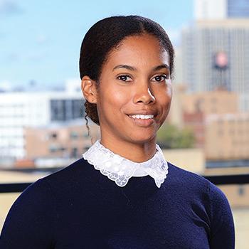 Victoria Bills, photo 1