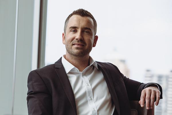 Chris Mills, photo 2