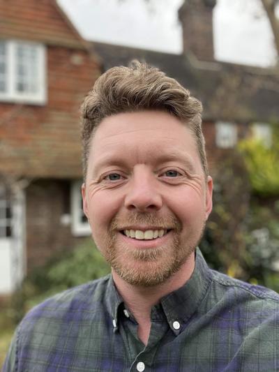 Peter Jones, photo 1