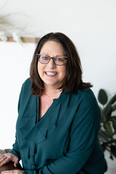 Lynn Tryon, photo 1