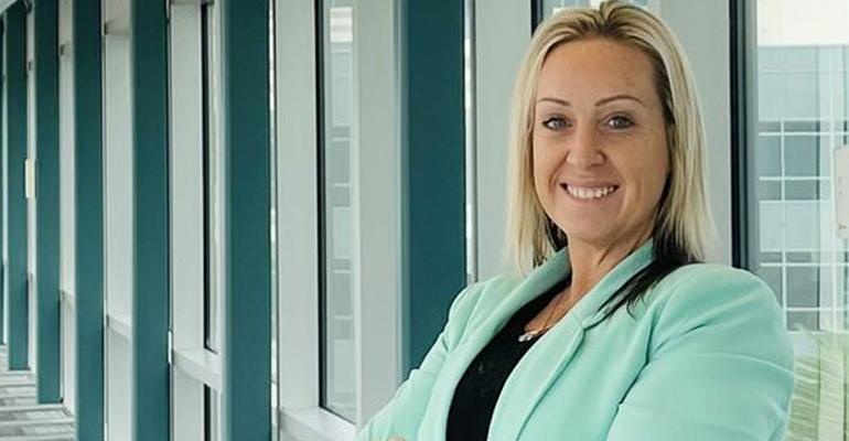 Lindsey James, photo 1