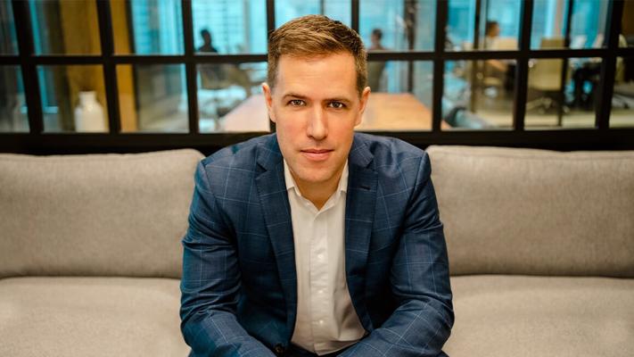 Simon Holmes, photo 1