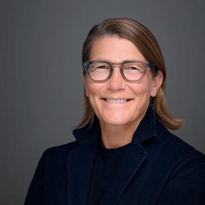 Hillary Smith, photo 2