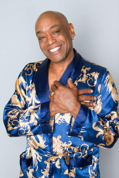 Cir Loren Harris, photo 2