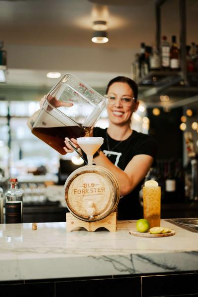 Brook Larios, photo 1